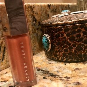 Fenty Beauty Lipgloss in Fenty Glow